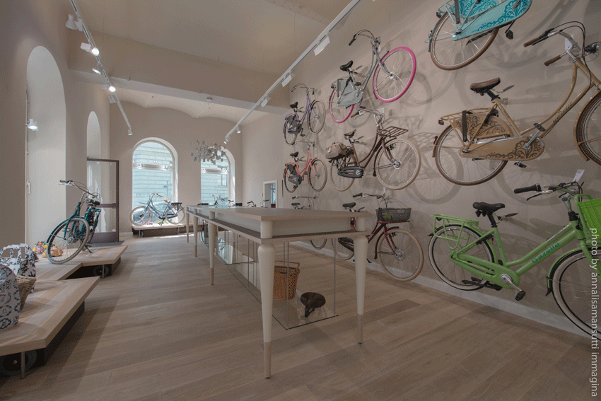 Interieur north of the omabike Stadtradler store in Vienna